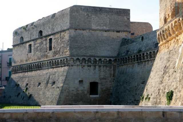 Bari, il Castello rivelato: viaggio in quella parte di fortezza finalmente visibile